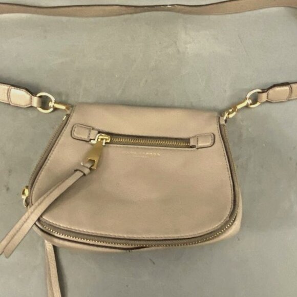 Marc Jacobs Recruit Nomad Mink Gray-Taupe Pebbled Leather Crossbody Saddlebag - Picture 1 of 7